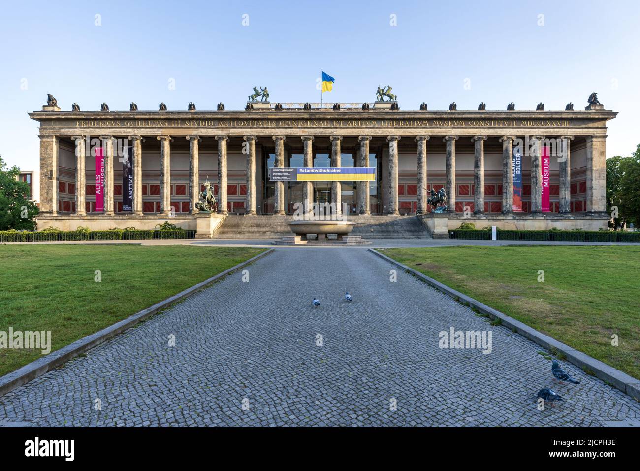 L'ancien musée (Altes Museum) a été construit de 1825 à 1830 par Karl Friedrich Schinkel dans le style du classicisme, Berlin, Allemagne. Banque D'Images