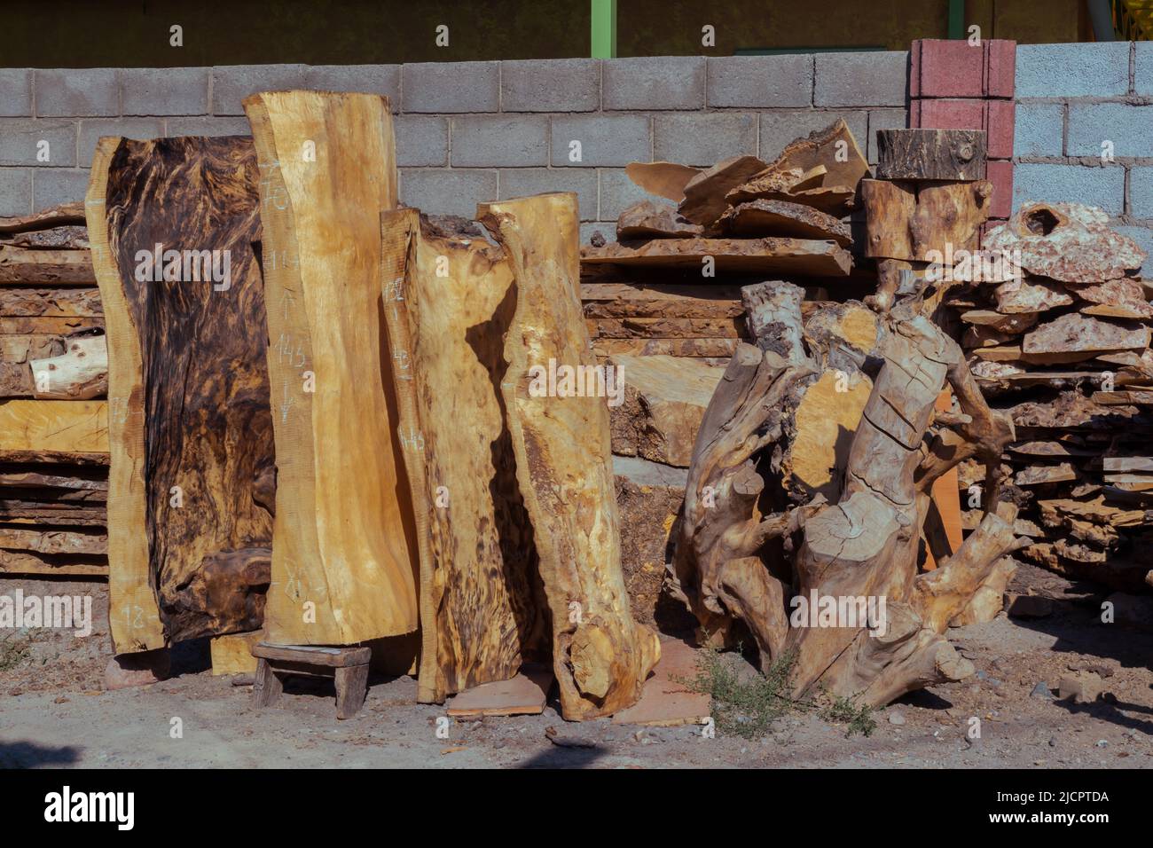 Pile de bois séchant au soleil Banque D'Images