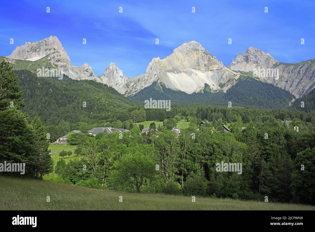 France, Drôme, lus-la-Croix-haute, la Jarjatte, cirque de montagne composé d'aiguilles rocheuses Banque D'Images