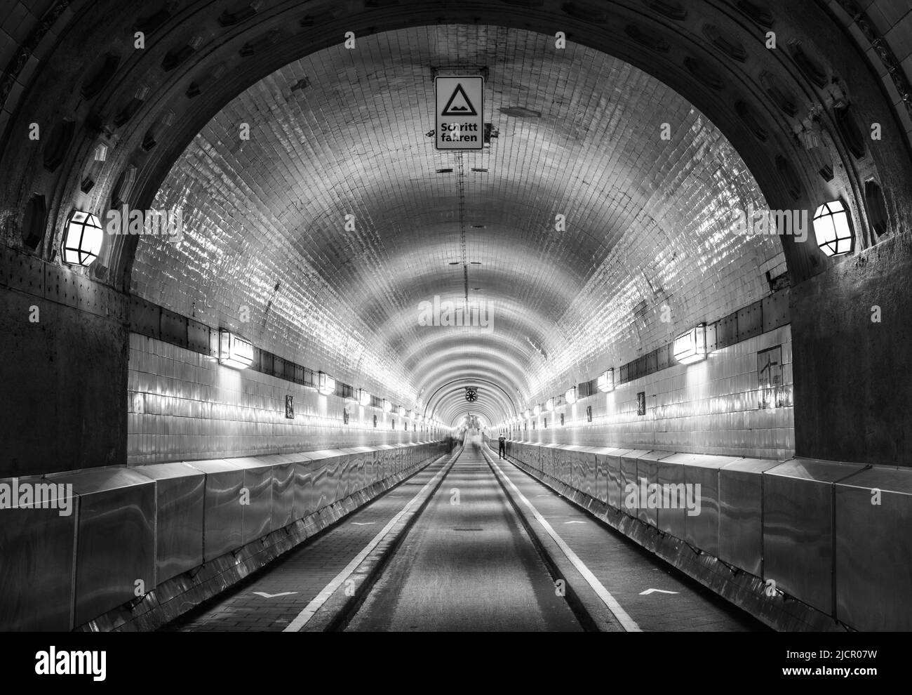 Longue exposition du long Elb tunnel à Hambourg, Allemagne. Banque D'Images