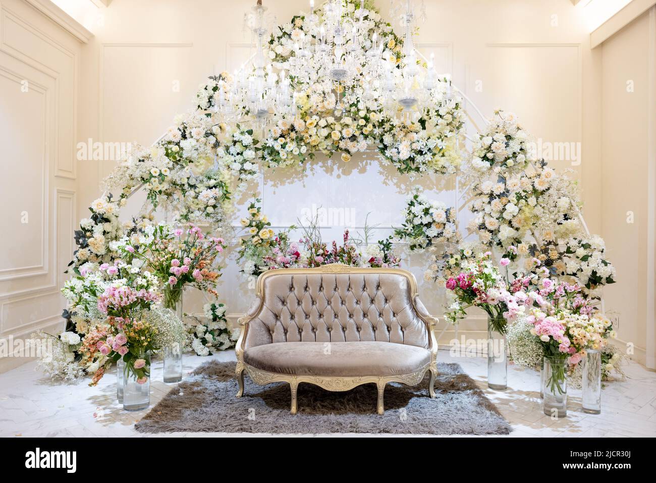 Magnifique intérieur de la salle des mariages. Décorations de mariage. Banque D'Images