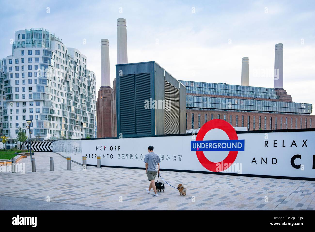 L'architecte Frank Gehry a conçu Prospect place avec les partenaires de Gehry dans le cadre de la régénération de l'emblématique Giles Gilbert Scott Battersea Pow Banque D'Images
