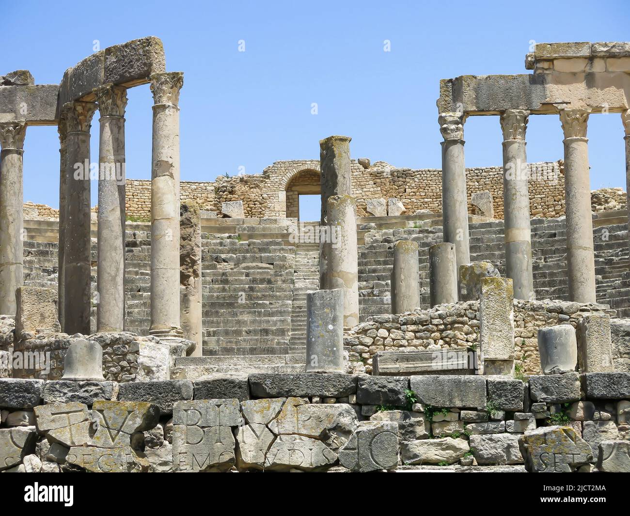 Vue partielle sur les ruines de Dougga - Tunisie Banque D'Images