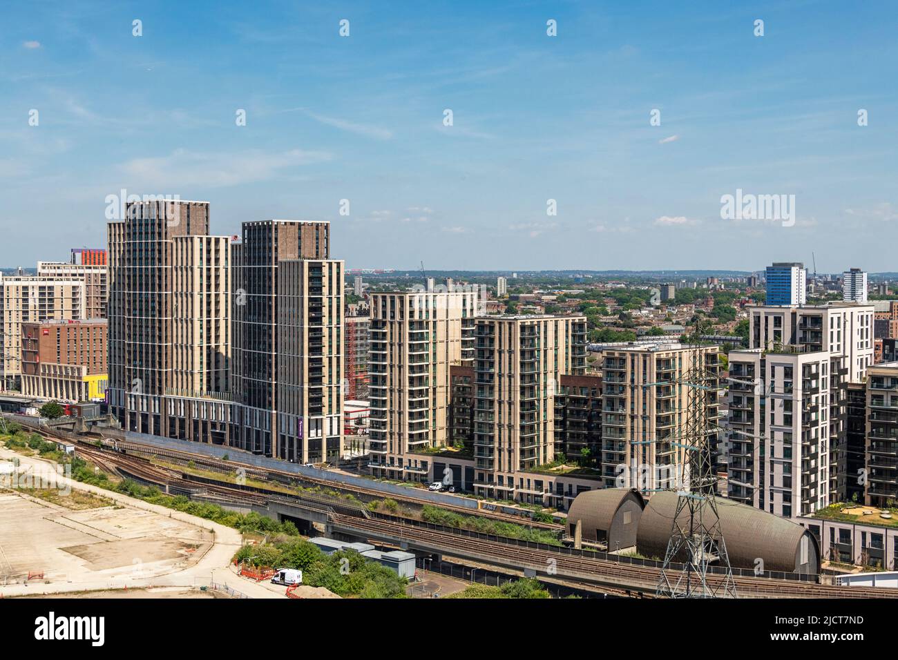 Photo aérienne de Leamouth Peninsular et de nouveaux immeubles d'appartements dans l'est de Londres. Banque D'Images