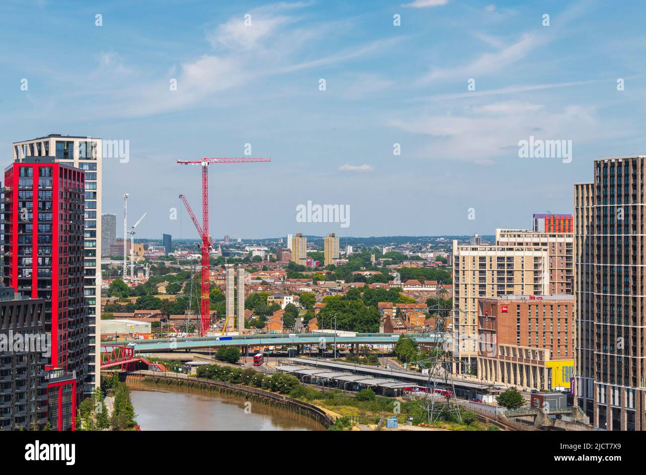 Vue aérienne de la péninsule de Leamouth en direction du nord vers Canning Town. Banque D'Images