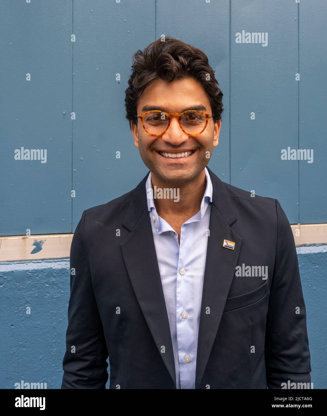 Suraj Patel, candidat démocrate pour le Congressional District 12th à Chelsea, à New York, dimanche, 12 juin 2022. Patel est le troisième candidat dans le district redessiné qui oppose Jerry Nadler et Carolyn Maloney dans la primaire. (© Richard B. Levine) Banque D'Images