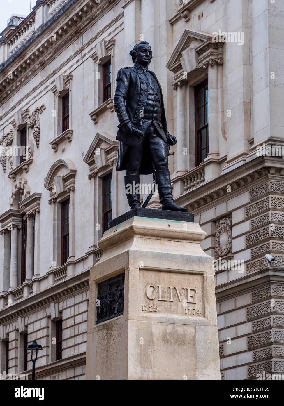 Statue de Robert Clive Londres - Statue de Clive of India à King Charles Street, Whitehall, Londres. Dévoilé en 1912, le sculpteur John Tweed. Banque D'Images