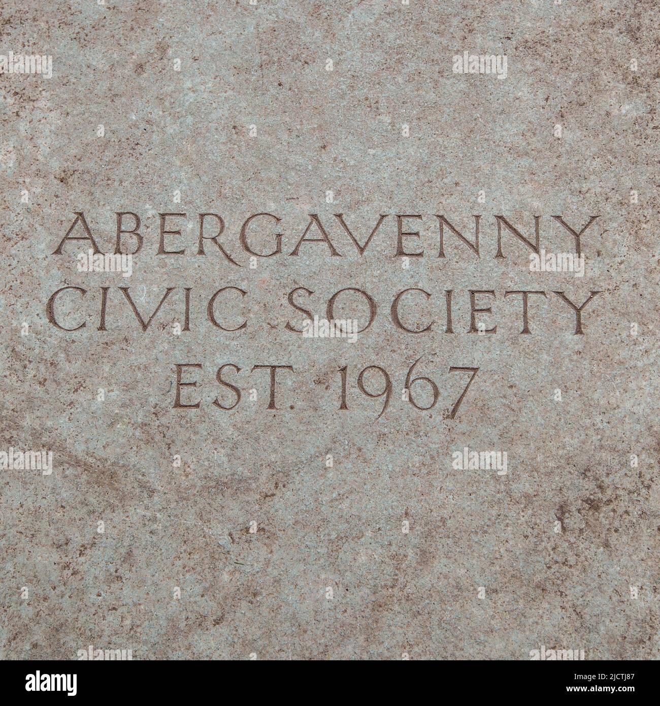 Abergavenny Civic Society Concrete slan à Linda Vista Gardens, pays de Galles. Banque D'Images