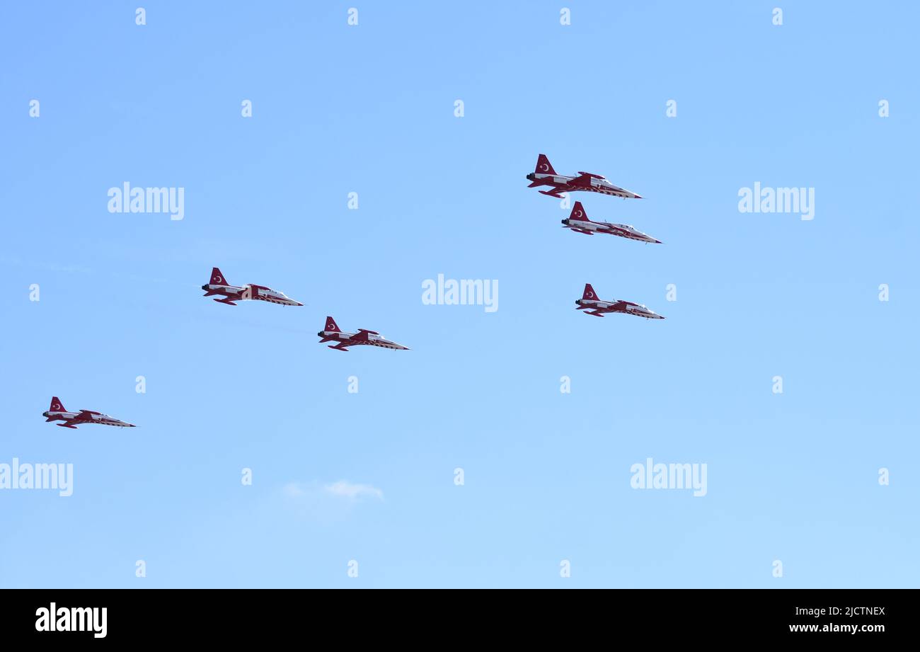 Istanbul Turquie 24 09 2021 les étoiles turques sont l'équipe de démonstration acrobatique de l'Armée de l'Air turque et l'équipe nationale de voltige de Turquie. Banque D'Images