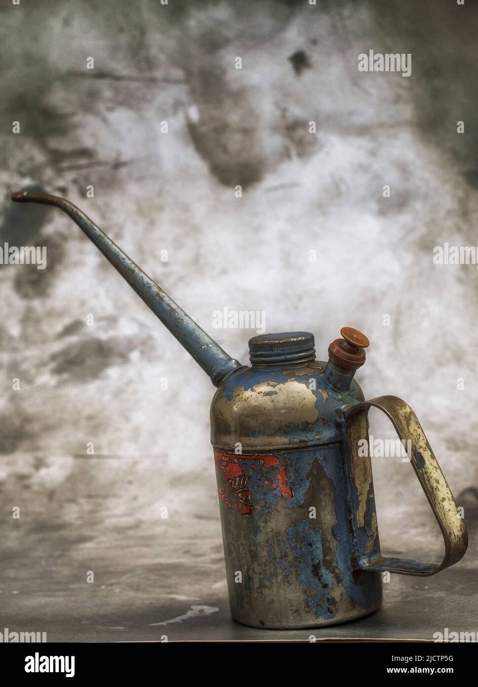 L'huile usagée peut Banque D'Images