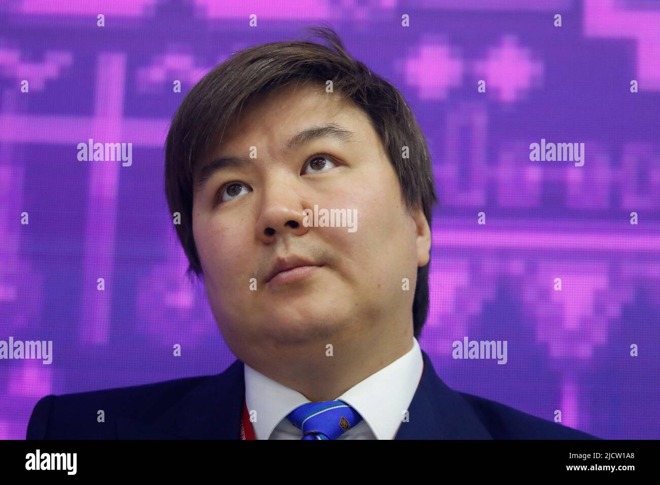 Saint-Pétersbourg, Russie. 15th juin 2022. Afanasiy Savvin, Directeur général de la Société de développement de la République Sakha, prend la parole lors d'une session intitulée "l'Arctique : le territoire du dialogue" dans le cadre du Forum économique international de Saint-Pétersbourg 2022 (SPIEF 2022). Crédit : SOPA Images Limited/Alamy Live News Banque D'Images Saint-Pétersbourg, Russie. 15th juin 2022. Afanasiy Savvin, Directeur général de la Société de développement de la République Sakha, prend la parole lors d'une session intitulée "l'Arctique : le territoire du dialogue" dans le cadre du Forum économique international de Saint-Pétersbourg 2022 (SPIEF 2022). Crédit : SOPA Images Limited/Alamy Live News Banque D'Images