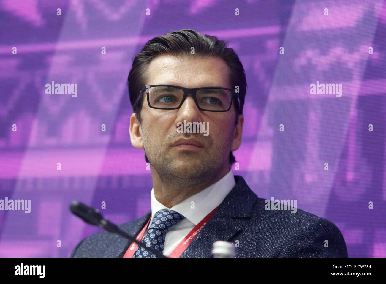 Saint-Pétersbourg, Russie. 15th juin 2022. Maksim Mironov, Directeur de l'Agence de développement de Norilsk, prend la parole lors d'une session intitulée "l'Arctique : le territoire du dialogue" dans le cadre du Forum économique international de Saint-Pétersbourg 2022 (SPIEF 2022). (Photo de Maksim Konstantinov/SOPA Images/Sipa USA) crédit: SIPA USA/Alay Live News Banque D'Images