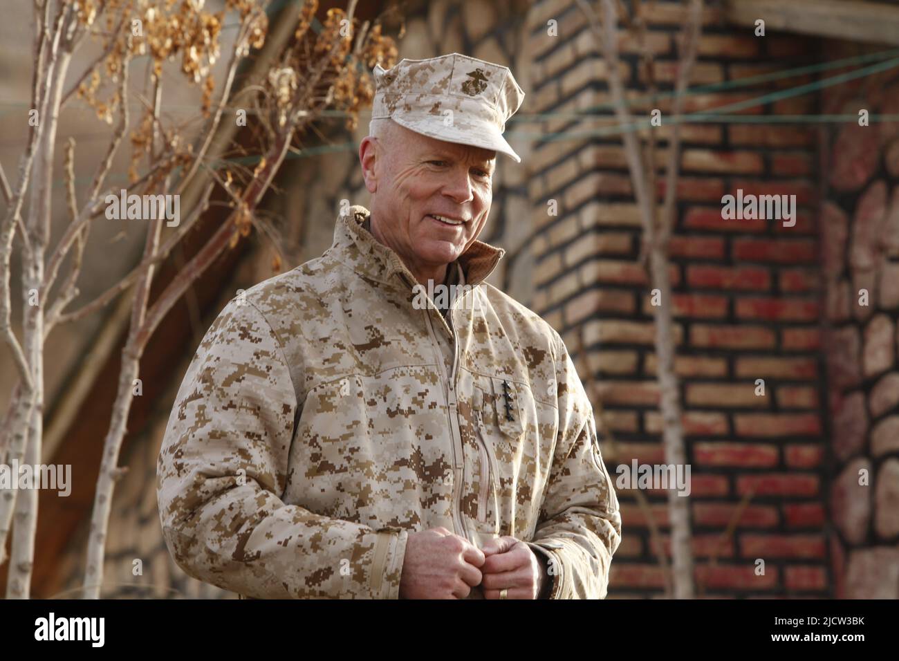Le général James F. Amos, commandant du corps des Marines, parle aux Marines de l'avenir du corps des Marines sur l'opération avant Ba Banque D'Images