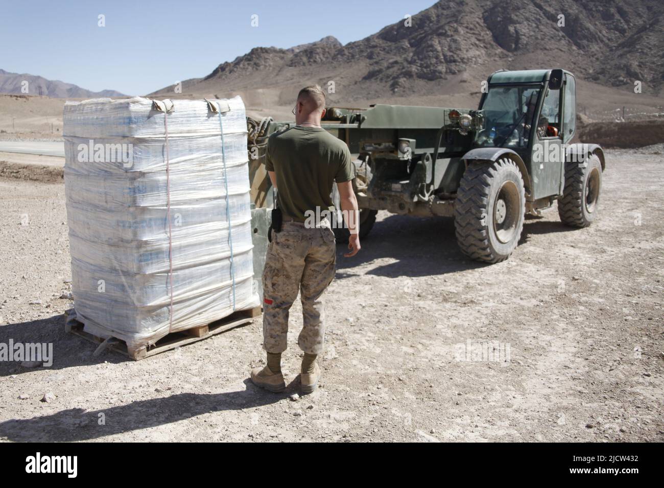 Caporal de lance du corps des Marines des États-Unis Jacob H. Walter, avec l'équipe de soutien des hélicoptères 8 (HST 8), Bataillon de logistique de combat 4, attaché au bataillon 1st, 8th mars Banque D'Images
