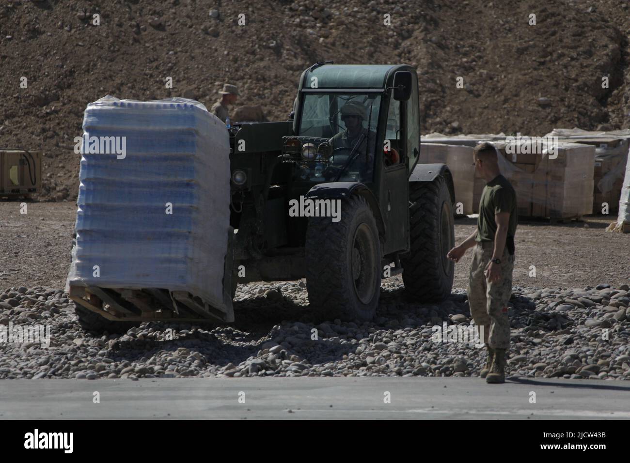 Caporal de lance du corps des Marines des États-Unis Jacob H. Walter, avec l'équipe de soutien des hélicoptères 8 (HST 8), Bataillon de logistique de combat 4, attaché au bataillon 1st, 8th mars Banque D'Images