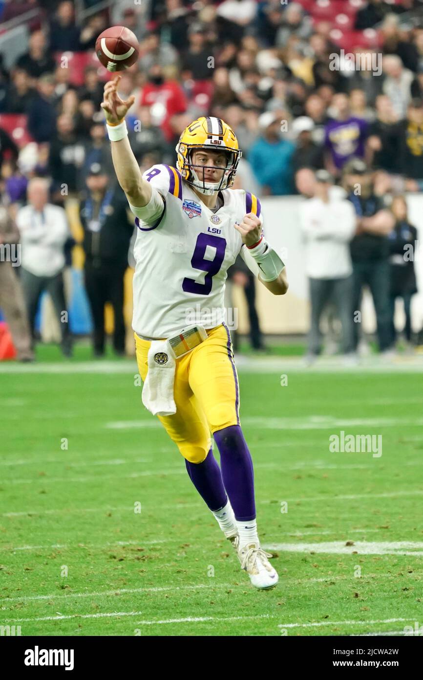Le quarterback LSU Joe Burrow en action pendant le match Fiesta Bowl. Banque D'Images