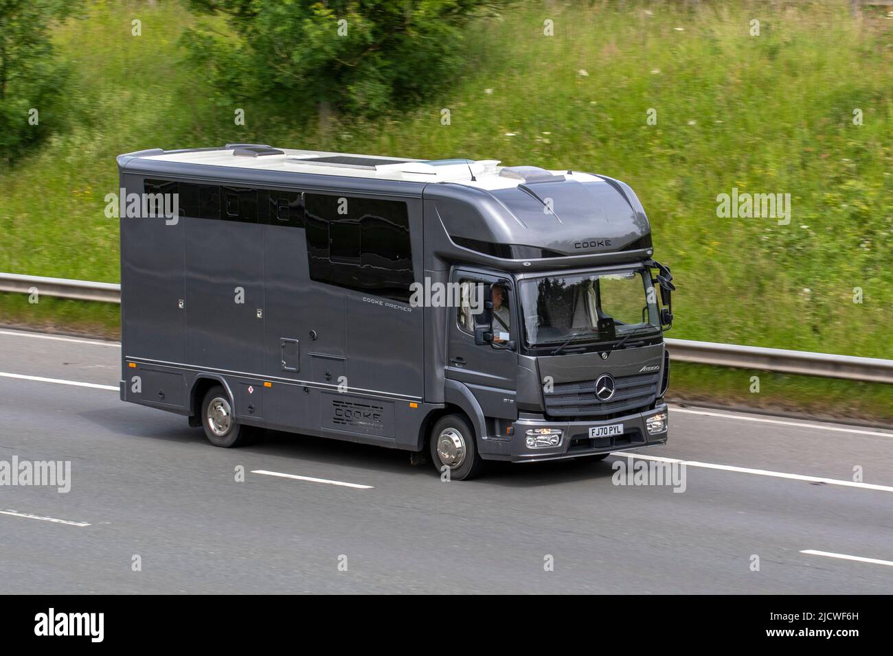 COOKE PREMIER 2020 7,5T Mercedes-Benz 816 5132cc, boîte de crin diesel; Luxury Wagon 4 Berth, hébergement mobile Banque D'Images