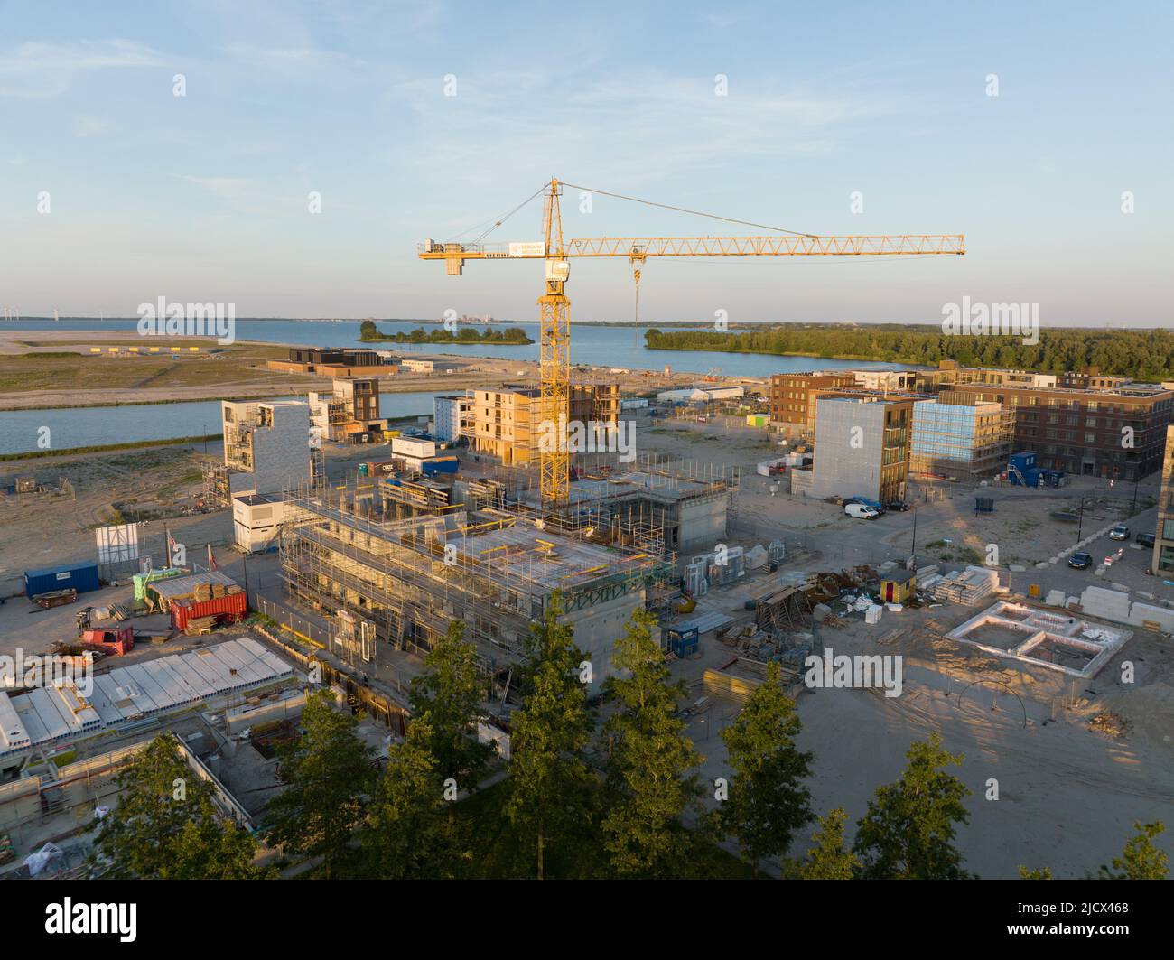 Amsterdam, 2th juin 2022, pays-Bas. Site de construction de Centrumeiland à Amsterdam Oost. Zone résidentielle indépendante avec de petites boutiques Banque D'Images