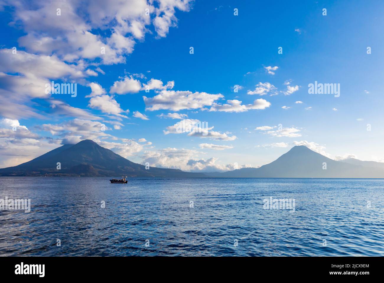 Magnifique Lac Atitlan, Guatemala, Amérique Centrale Banque D'Images