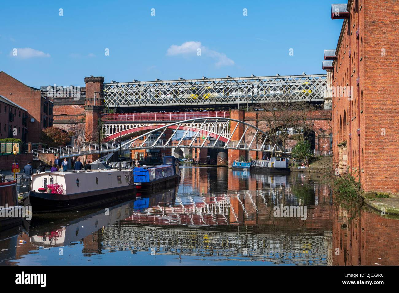 Barges amarrés à Castlefield Basin, Manchester, Angleterre, Royaume-Uni, Europe Banque D'Images