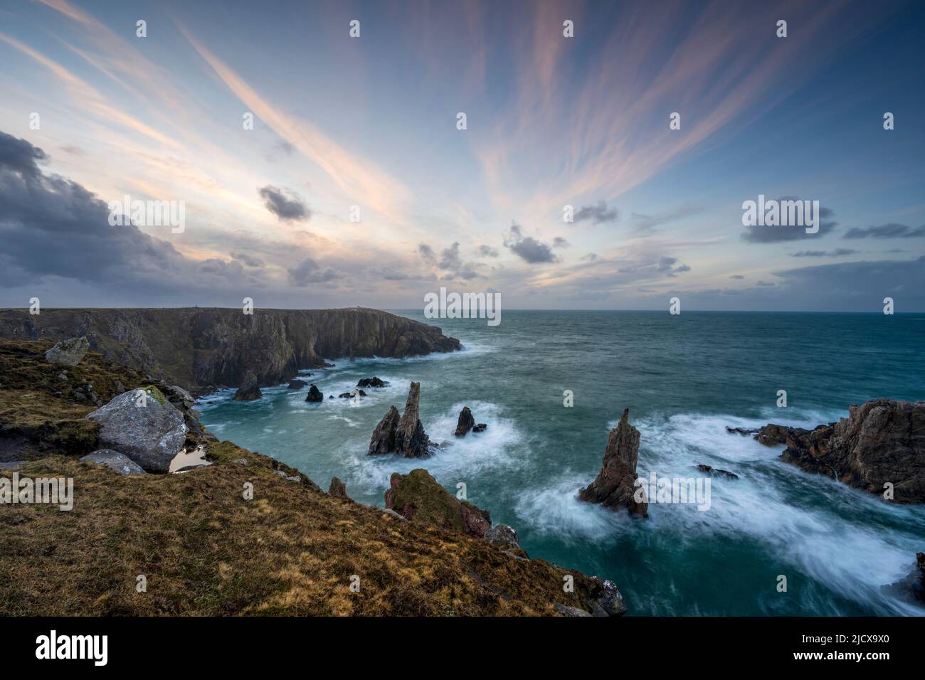 La mer s'empile à Mangersta sur l'île de Lewis dans les Hébrides extérieures, Écosse, Royaume-Uni, Europe Banque D'Images