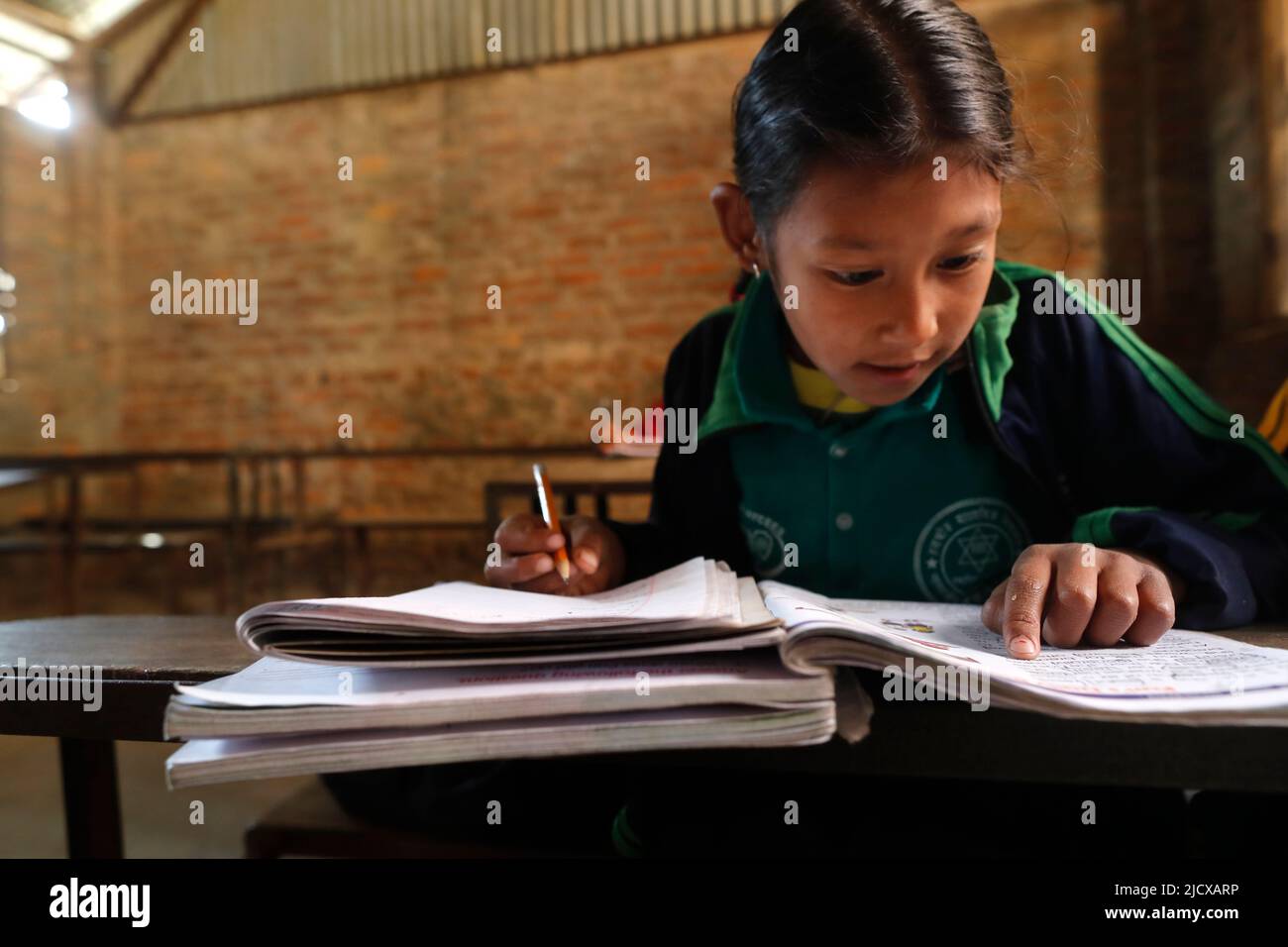 École primaire, fille en classe, Katmandou, Népal, Asie Banque D'Images
