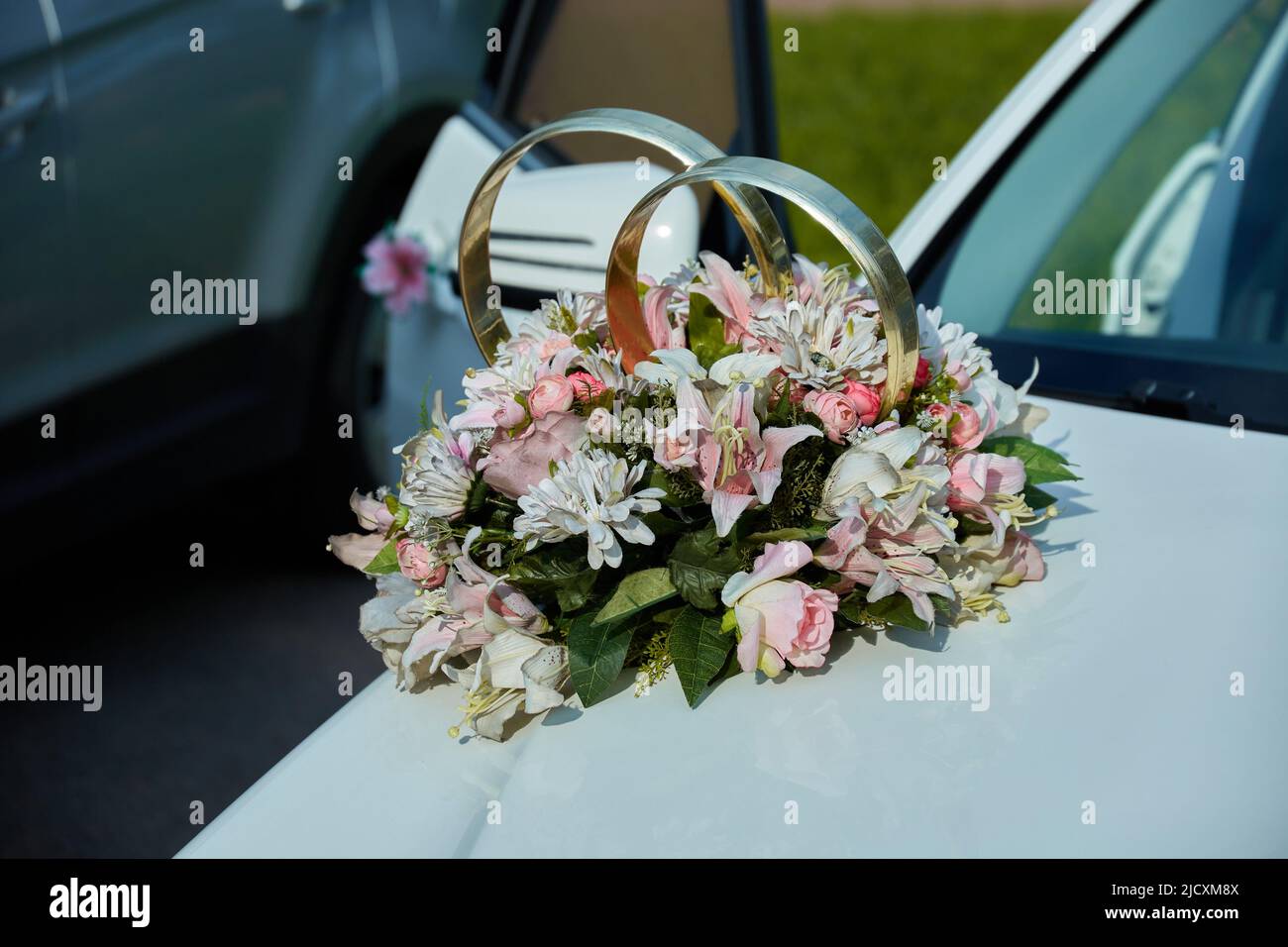 Décoration de mariage blanc voiture chère en été Banque D'Images