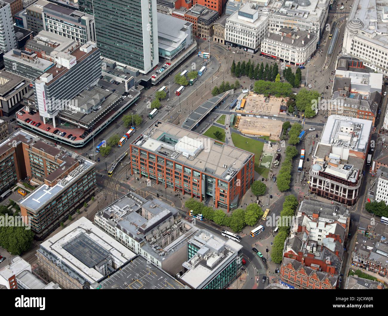 Vue aérienne de Piccadilly Gardens dans le centre-ville de Manchester Banque D'Images