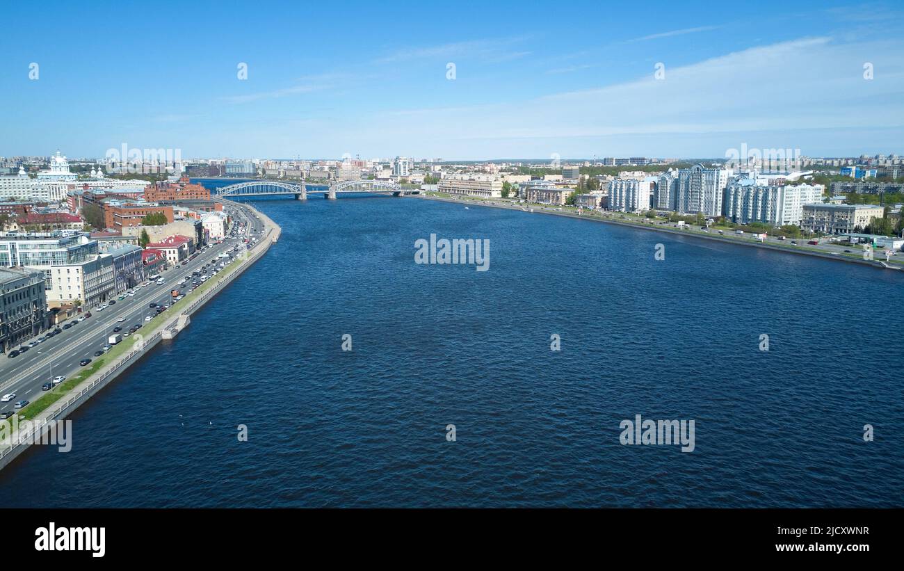 Photographie aérienne de la rivière et des ponts Banque D'Images