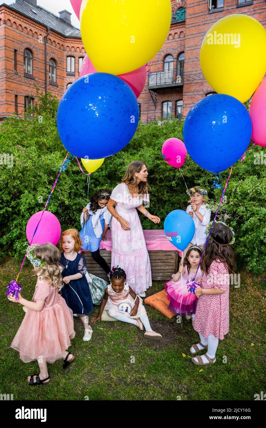 STOCKHOLM 20220616 la princesse Madeleine de Suède contribue à créer un moment joyeux pour un certain nombre d'enfants lors de l'événement « My Special Day » à H.M. le terrain du roi à Stockholm, Suède, 16 juin 2022. Photo: Claudio Bresciani / TT / Kod 10090 Banque D'Images