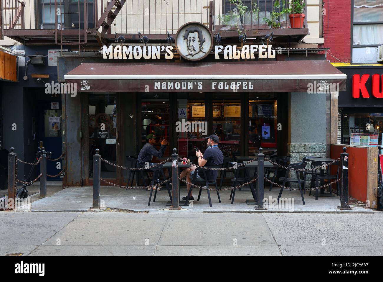 Mamoun's Falafel, 30 St Marks PL, New York, New York, New York photo d'un magasin de falafel dans le quartier East Village de Manhattan. Banque D'Images