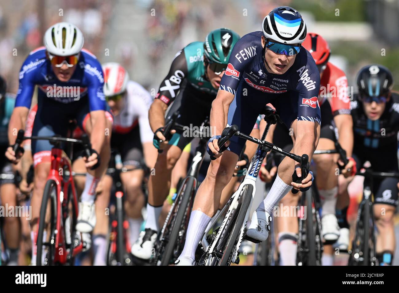 Knokke Heist, Belgique. 16th juin 2022. Le Belge Jasper Philipsen d'Alpecin-Fenix remporte la deuxième étape de la course cycliste Baloise Belgium Tour, 175,6km de Beveren à Knokke-Heist, jeudi 16 juin 2022. La visite de la Baloise Belgique a lieu du 15 au 19 juin. PHOTO DE BELGA DAVID STOCKMAN crédit: Belga News Agency/Alay Live News Banque D'Images