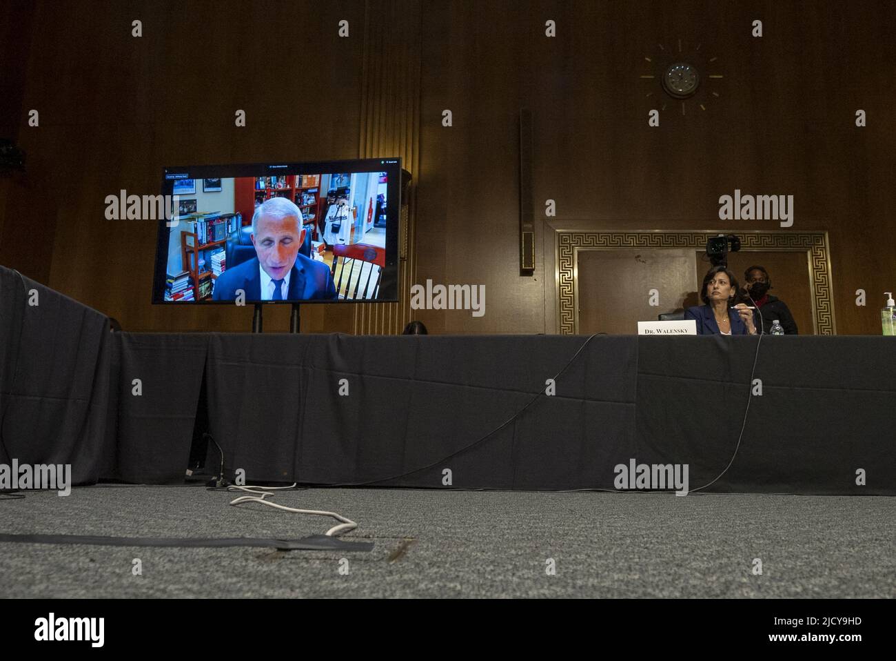 Washington, États-Unis. 16th juin 2022. Anthony Fauci, MD, directeur, Institut national des allergies et des maladies infectieuses, Instituts nationaux de la santé, vu à l'écran, s'exprime devant le Comité sénatorial de la santé, de l'éducation, du travail, Et Pensions examinera une mise à jour sur la réponse fédérale en cours à la COVID-19, en se concentrant sur la situation actuelle et la planification future, au Capitole des États-Unis à Washington, DC jeudi, 16 juin 2022. Photo de Ken Cedeno/UPI crédit: UPI/Alay Live News Banque D'Images