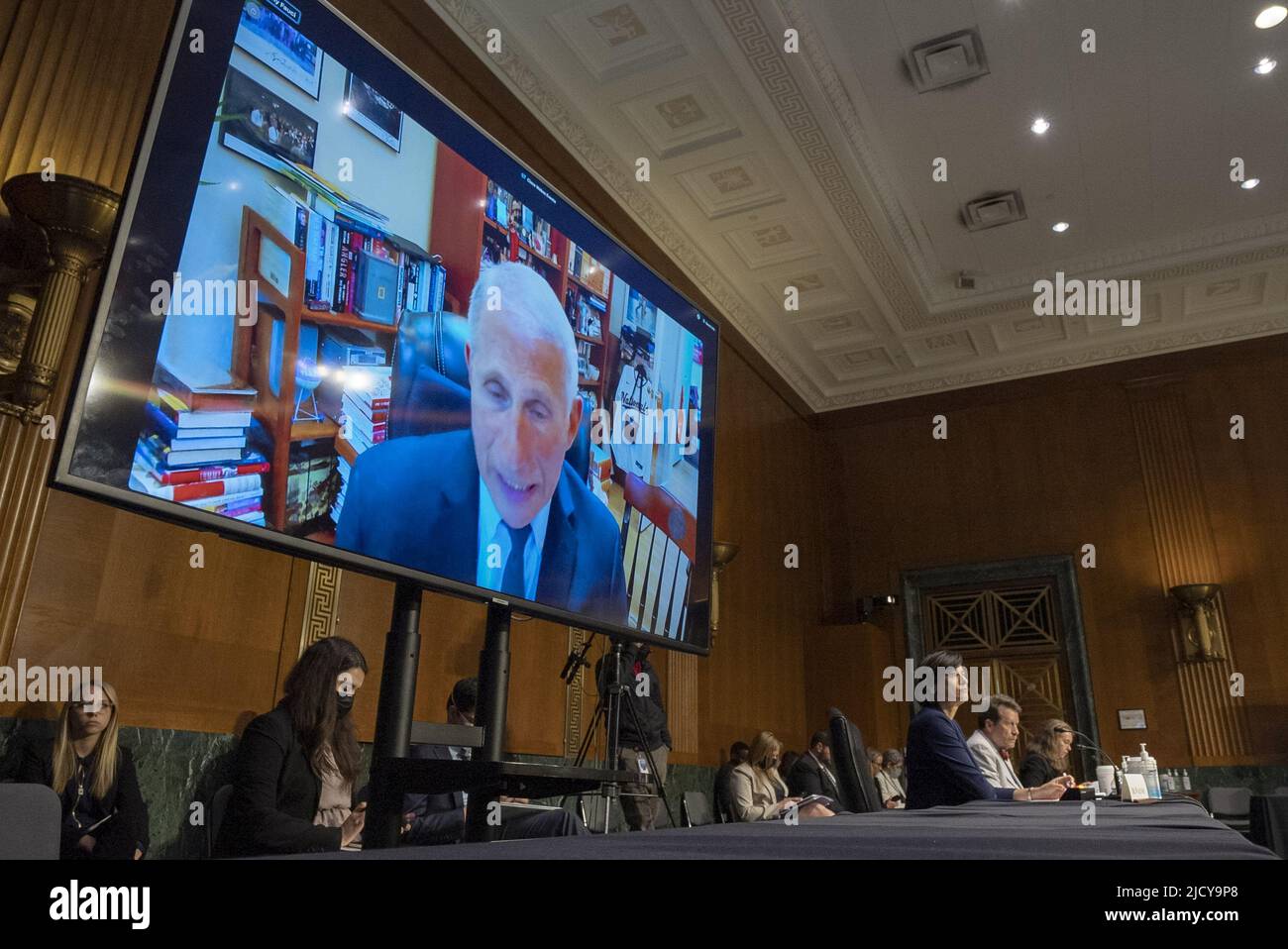 Washington, États-Unis. 16th juin 2022. Anthony Fauci, MD, directeur, Institut national des allergies et des maladies infectieuses, Instituts nationaux de la santé, vu à l'écran, s'exprime devant le Comité sénatorial de la santé, de l'éducation, du travail, Et Pensions examinera une mise à jour sur la réponse fédérale en cours à la COVID-19, en se concentrant sur la situation actuelle et la planification future, au Capitole des États-Unis à Washington, DC jeudi, 16 juin 2022. Photo de Ken Cedeno/UPI crédit: UPI/Alay Live News Banque D'Images