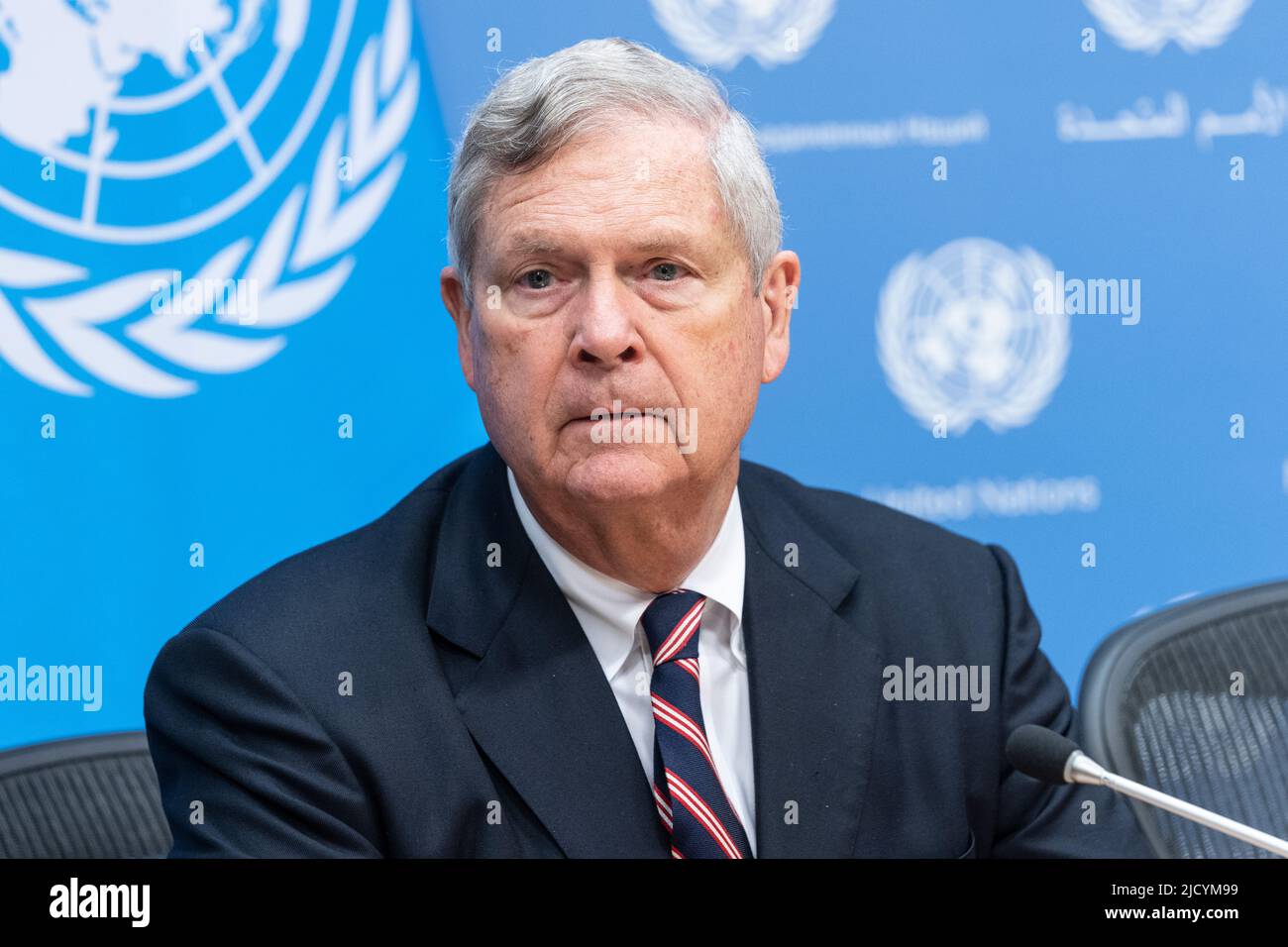 New York, NY - 16 juin 2022: Le secrétaire américain à l'Agriculture, Tom Vilsack, fait un rapport avec les journalistes sur la sécurité alimentaire mondiale au siège de l'ONU Banque D'Images