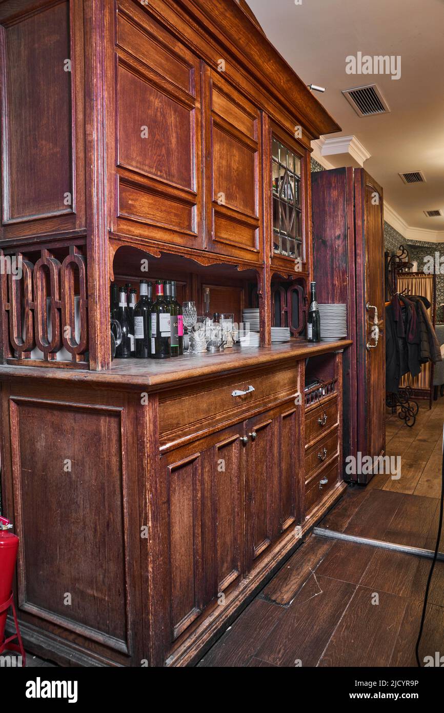 Photo d'un ancien comptoir de bar dans un restaurant Banque D'Images