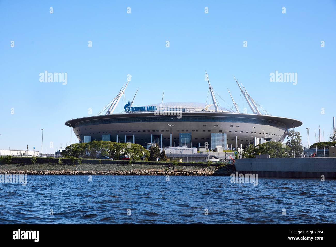 Vue depuis l'eau sur le stade de football de Saint-Pétersbourg Banque D'Images