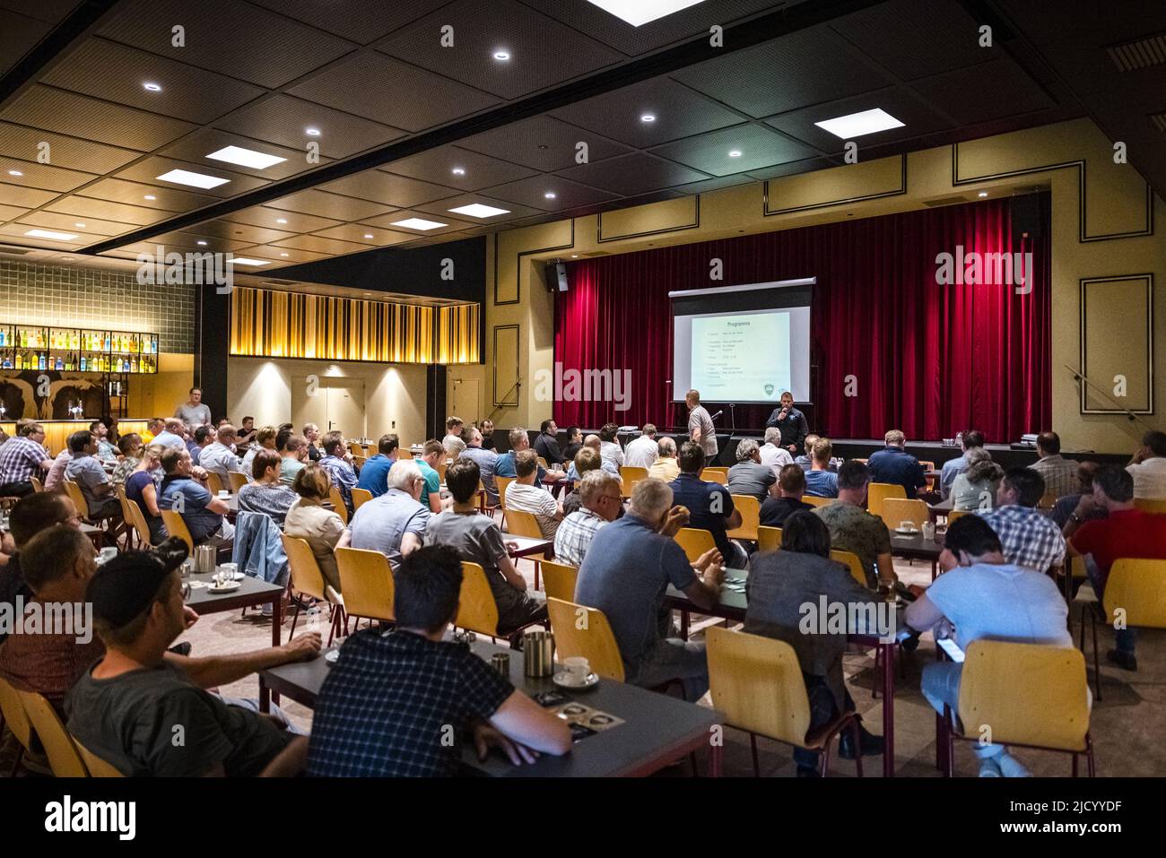 2022-06-16 20:05:56 WANROIJ - le contremaître Mark van den Oever de la Force de défense des agriculteurs (FDF) lors d'une réunion des membres à huis clos. La réunion se concentre, entre autres, sur la marque de qualité FarmerFriendly. Le groupe d'action des agriculteurs était dans la presse parce qu'il veut combattre la politique du gouvernement en matière d'azote légalement et par diverses actions. ANP ROB ENGELAR pays-bas sortie - belgique sortie Banque D'Images