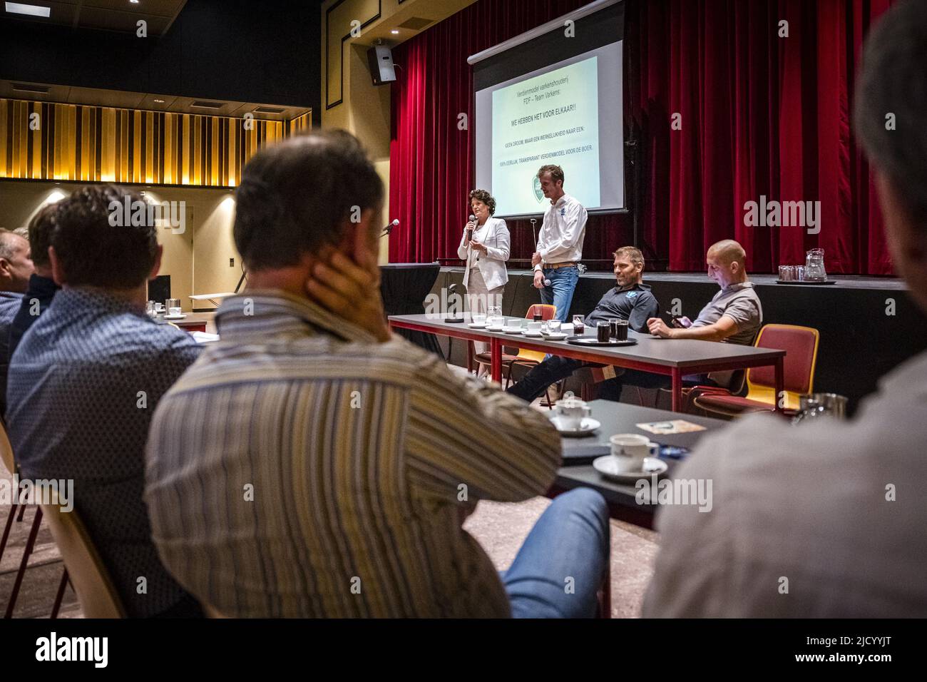 2022-06-16 20:10:25 WANROIJ - le conseil d'administration de la Force de défense des agriculteurs (FDF) lors d'une réunion des membres à huis clos. La réunion se concentre, entre autres, sur la marque de qualité FarmerFriendly. Le groupe d'action des agriculteurs était dans la presse parce qu'il veut combattre la politique du gouvernement en matière d'azote légalement et par diverses actions. ANP ROB ENGELAR pays-bas sortie - belgique sortie Banque D'Images