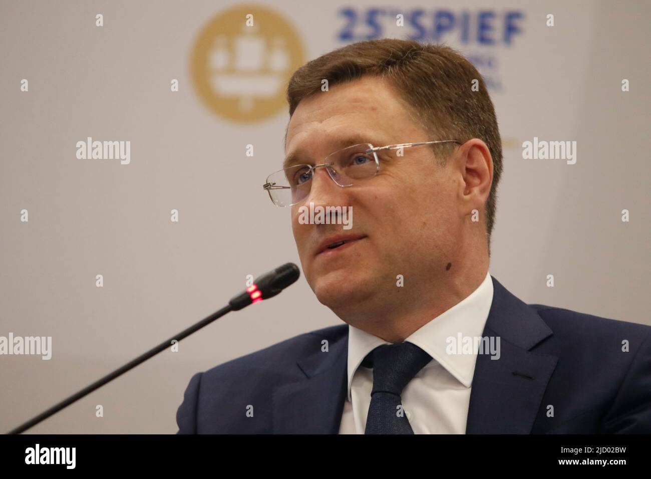 Saint-Pétersbourg, Russie. 16th juin 2022. Alexander Novak, Vice-Premier Ministre de la Fédération de Russie, assiste à une session sur le "marché mondial du pétrole et du gaz: Alors et maintenant" dans le cadre du Forum économique international de Saint-Pétersbourg 2022 (SPIEF 2022). (Photo de Maksim Konstantinov/SOPA Images/Sipa USA) crédit: SIPA USA/Alay Live News Banque D'Images