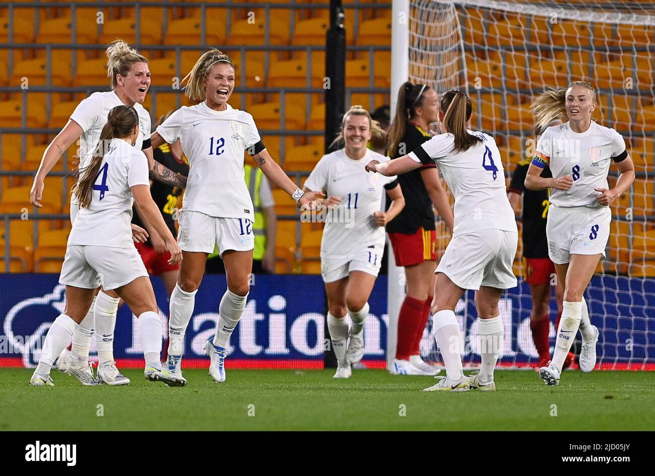 Rachel Daly, en Angleterre, célèbre après avoir obtenu son score lors du match amical entre l'équipe nationale féminine de football belge, les Red Flames, et l'équipe nationale féminine anglaise, Lionesses, à Wolverhampton, Royaume-Uni, le jeudi 16 juin 2022. BELGA PHOTO DAVID CATRY Banque D'Images