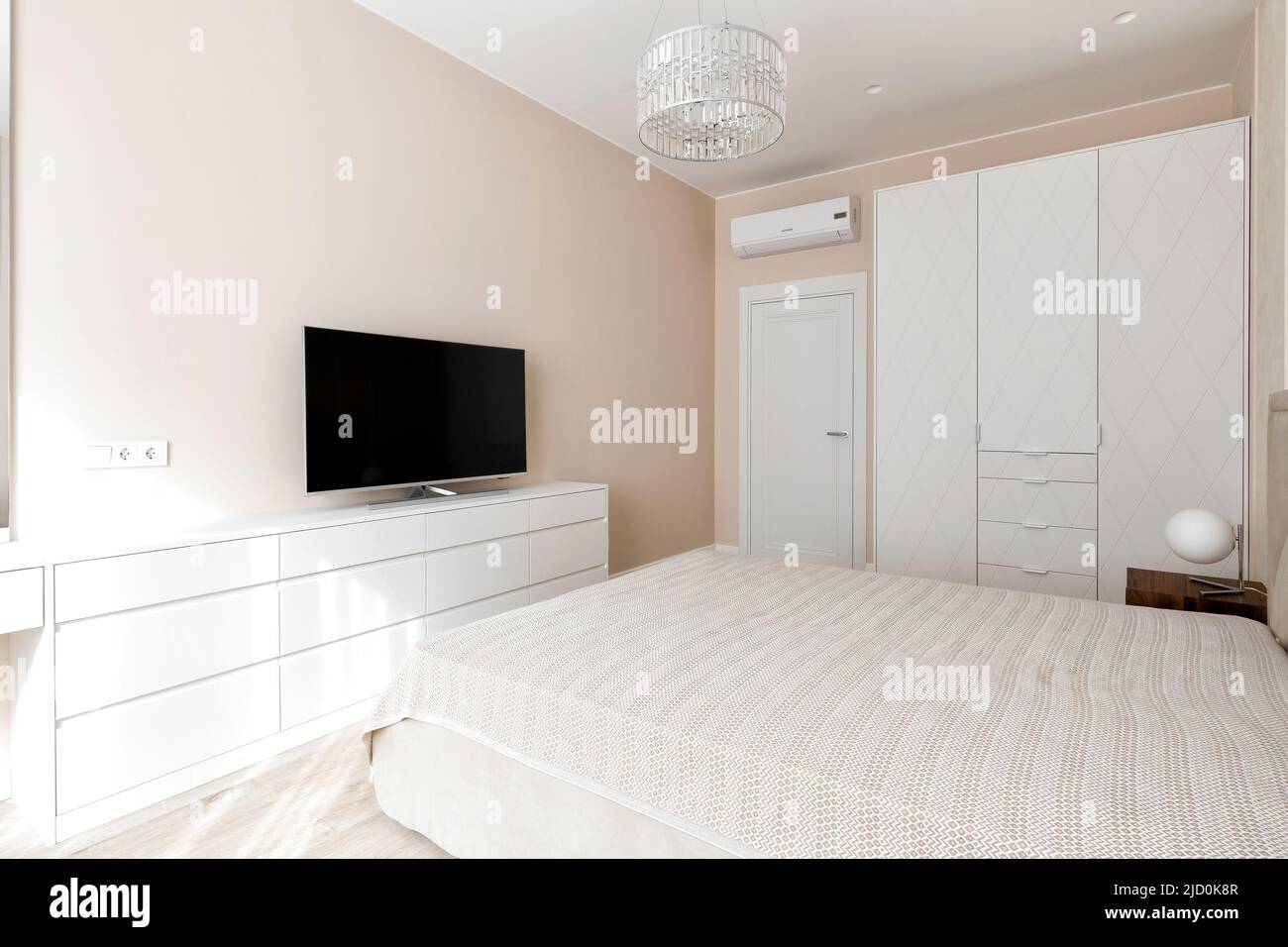 Photographie d'une chambre avec différents éclairages Banque D'Images