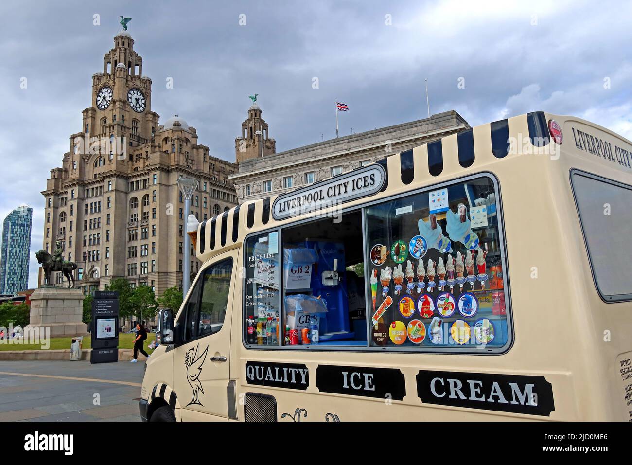 Une fourgonnette de glace, à The Pierhead, Liverpool City ICES , Merseyside, Angleterre, Royaume-Uni, L3 1HU Banque D'Images