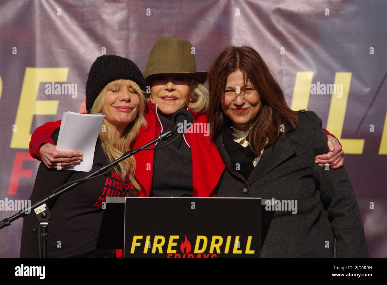 Les acteurs Rosanna Arquette, Jane Fonda et Catherine keener se présentent lors d'une manifestation contre le changement climatique le vendredi 1 novembre 2019 à Washington. Banque D'Images