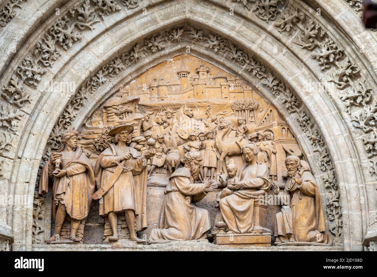 Sculpture de pierre au-dessus de la porte de Palos à la cathédrale de Séville, Séville, Espagne Banque D'Images