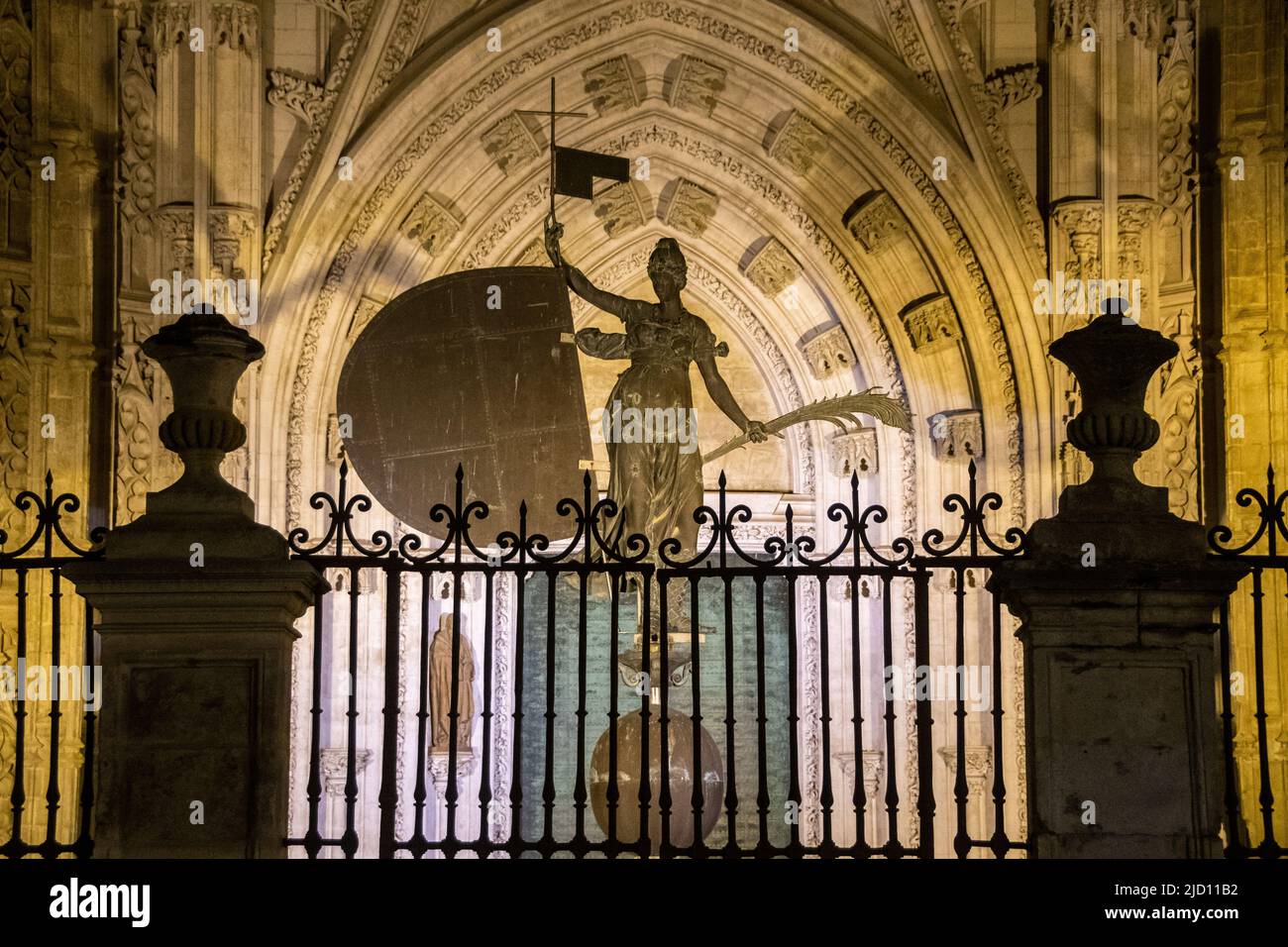 Statue de Giraldillo à l'extérieur de la porte du Prince à la cathédrale de Séville, Séville, Espagne Banque D'Images