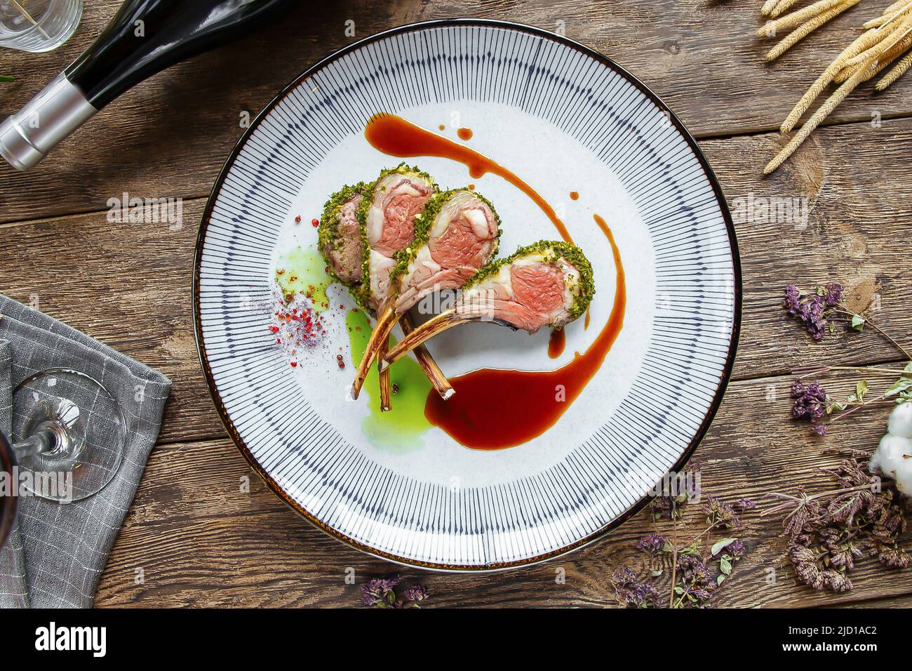 Assiette gastronomique vue dessus Banque de photographies et d'images à  haute résolution - Alamy
