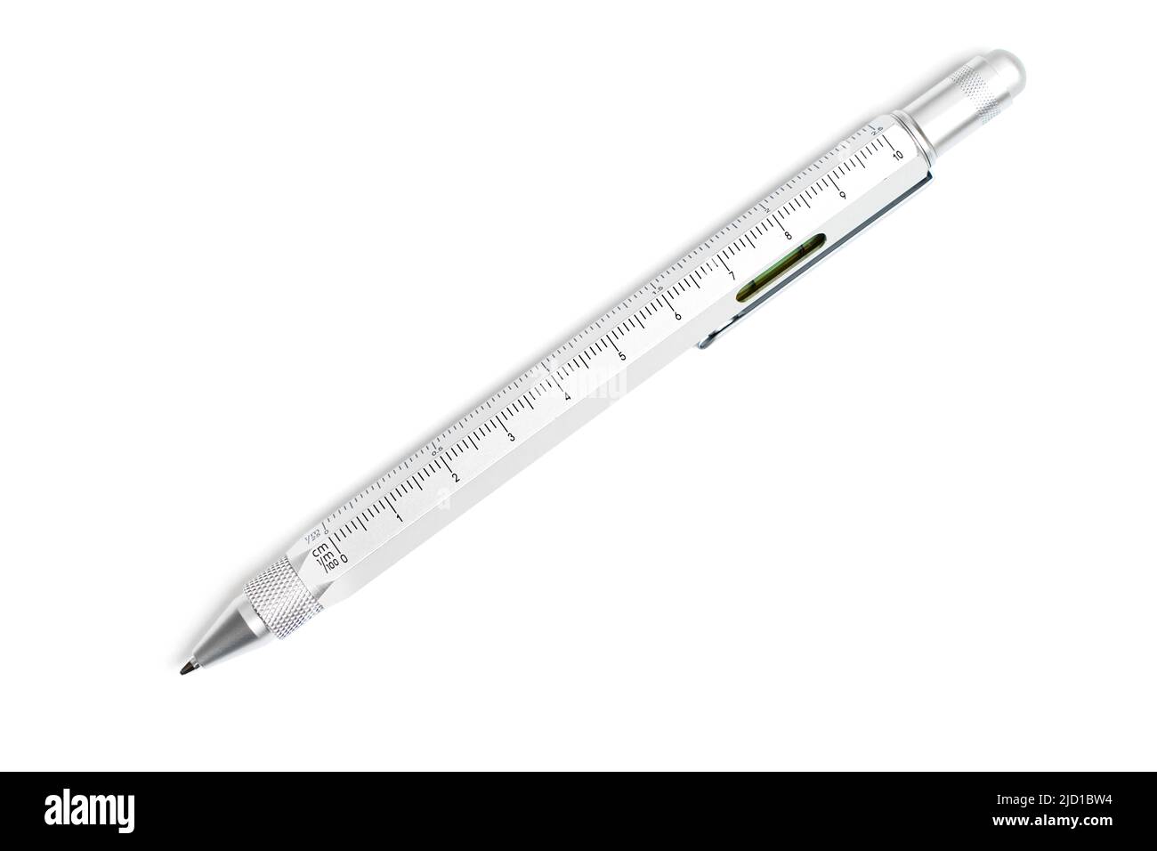 Gros plan d'un stylo à bille multitool avec une règle et un niveau à bulle. Banque D'Images