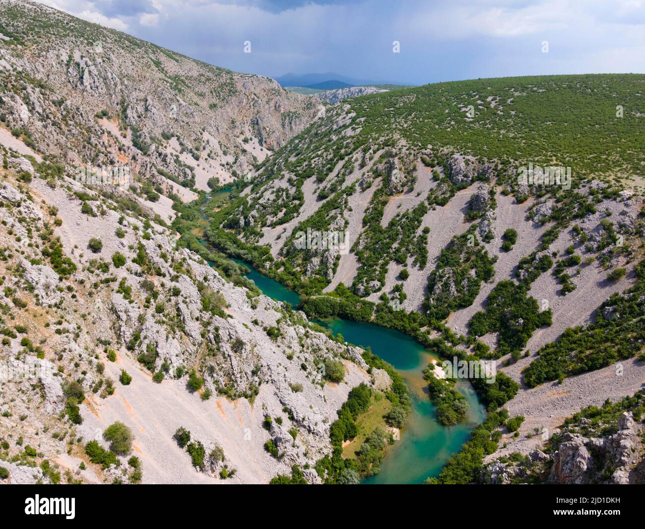 Paysage fluvial, tir de drone, rivière Zrmanja, Bilisane, Obrovac, Comté de  Zadar, Croatie Photo Stock - Alamy