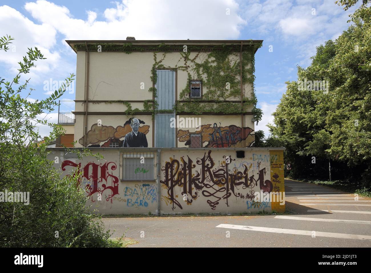 Graffiti sur la maison à Hattersheim, Taunus, Hesse, Allemagne Banque D'Images